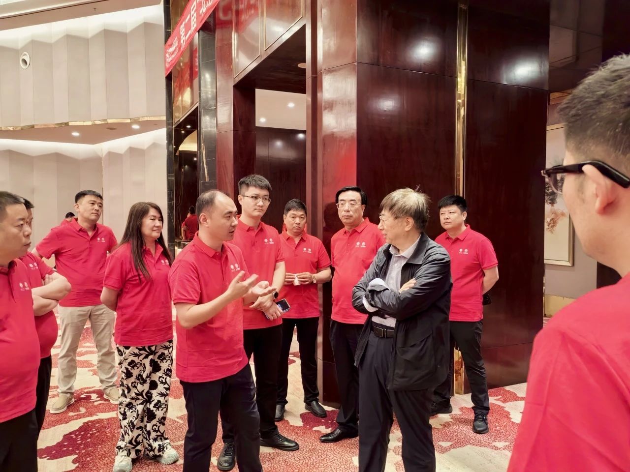 聚焦前沿议题，佘山站揭秘：市场驱动下的新能源如何重塑未来？