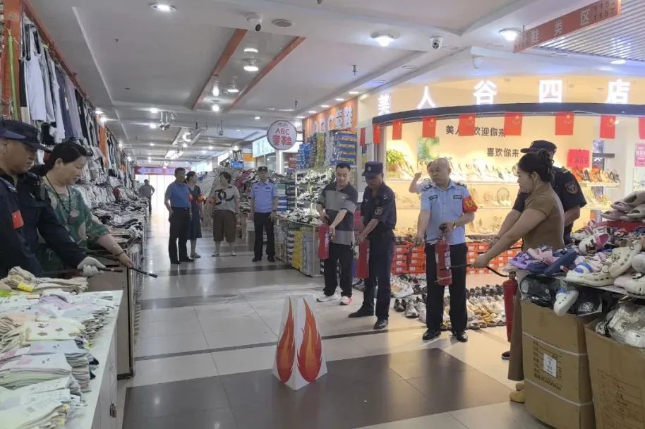 集团济南市场开展消防实战演练 集团济南市场开展消防实战演练