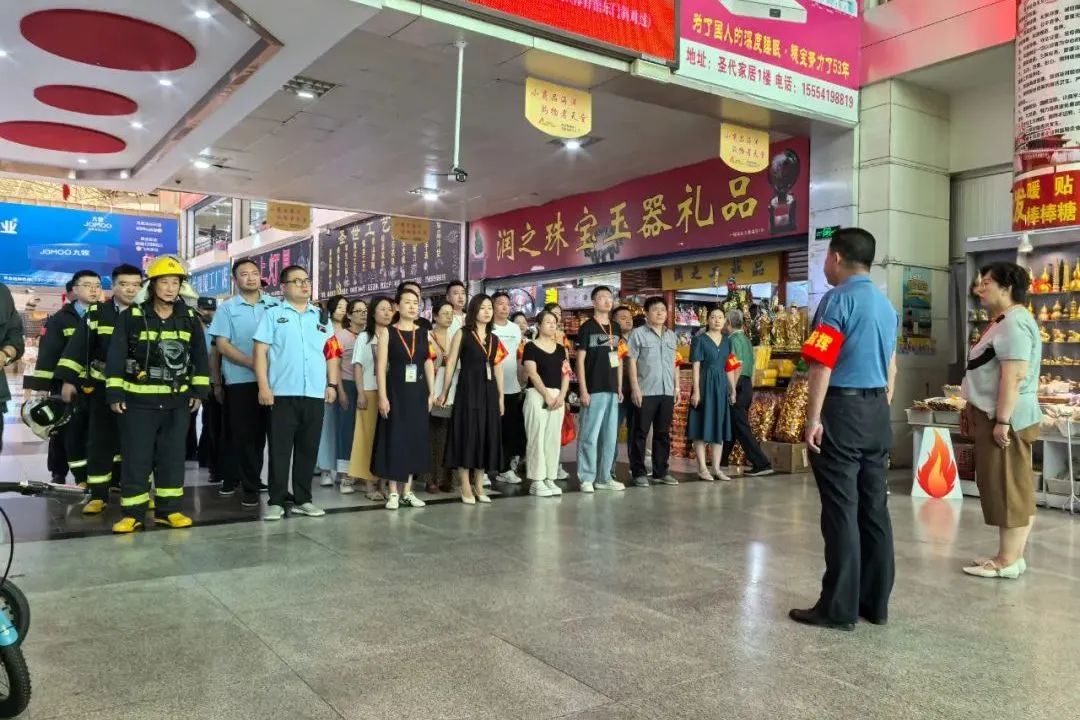 集团济南市场开展消防实战演练 集团济南市场开展消防实战演练