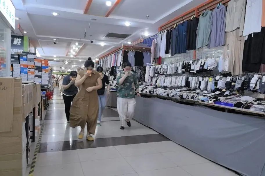 集团济南市场开展消防实战演练 集团济南市场开展消防实战演练