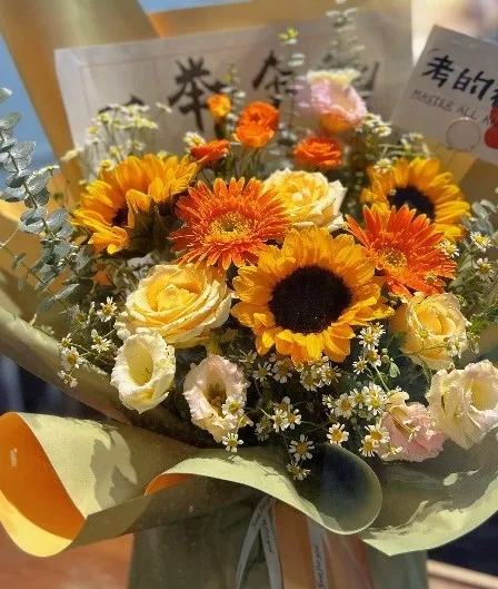 畢業(yè)季，送花傳情，美好不散場(chǎng)！