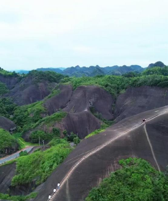 郴州山水映精算风采 ——湖南精算堂2025夏季团队建设活动纪实 郴州山水映精算风采 ——湖南精算堂2025夏季团队建设活动纪实