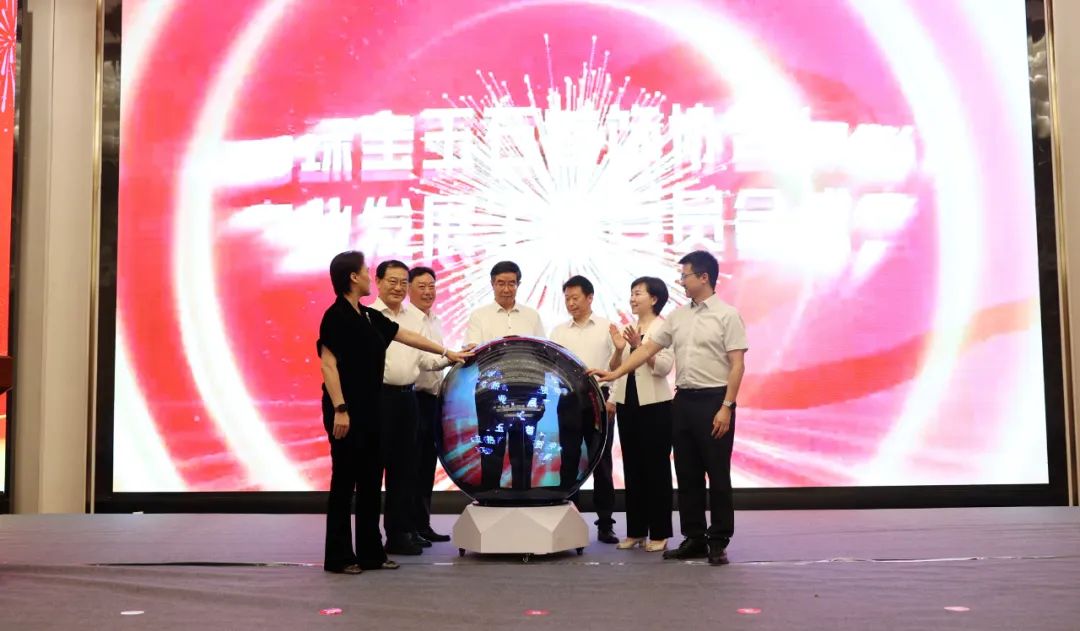 中国珠宝玉石首饰行业协会绿松石产业发展工作委员会成立大会暨绿松石供应链大会在竹山召开 中国珠宝玉石首饰行业协会绿松石产业发展工作委员会成立大会暨绿松石供应链大会在竹山召开