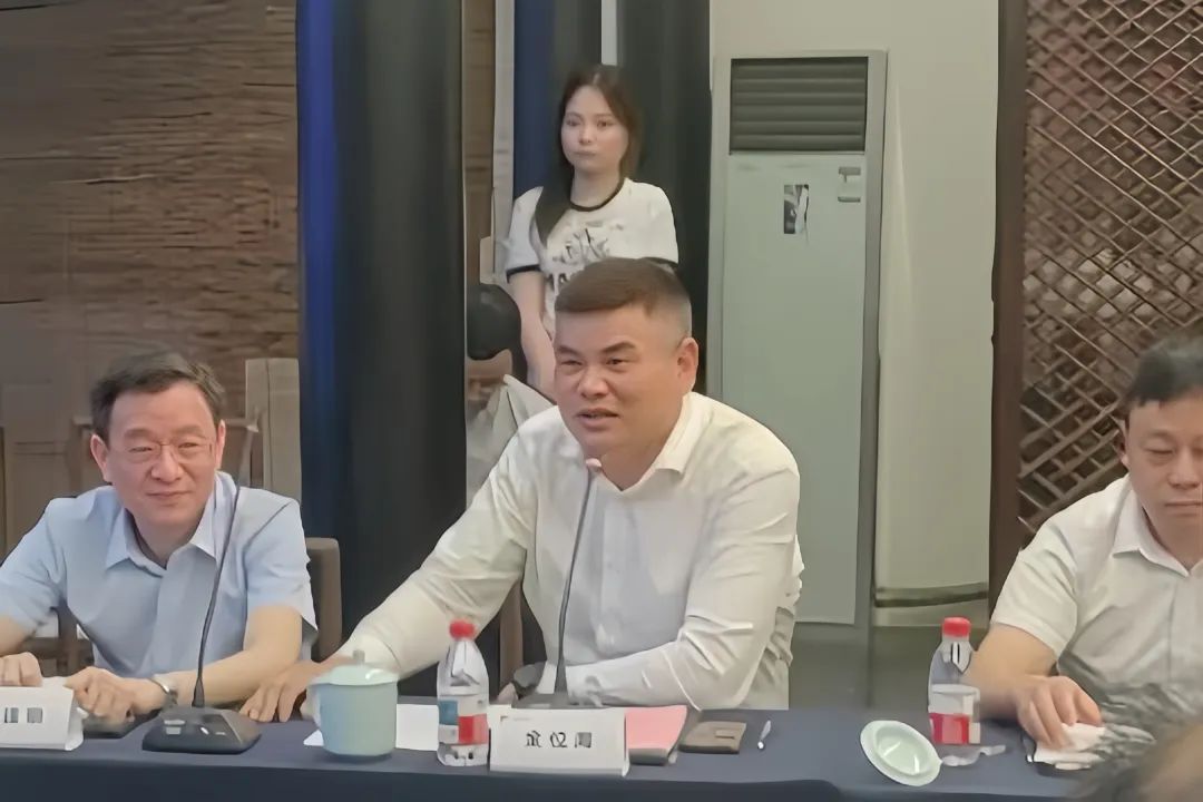 金位海主席出席云南省曲靖市代表团-浙商总会企业家座谈交流会 金位海主席出席云南省曲靖市代表团-浙商总会企业家座谈交流会