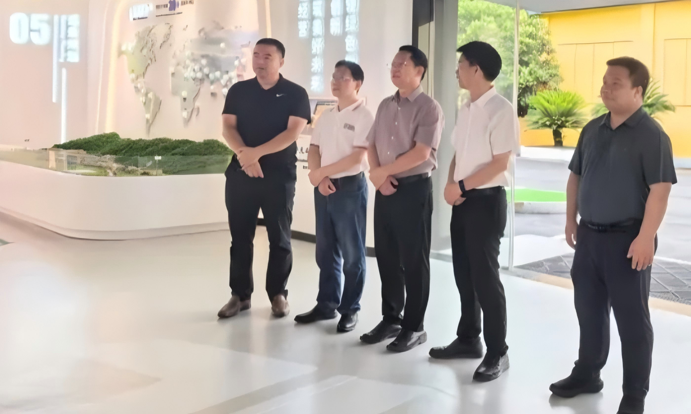 University-Enterprise Collaboration and Enterprise Visits for Employment Expansion || Our College Joins Hands with Fujian ZhanHua Chemical to Establish R&D Center (Reprint)