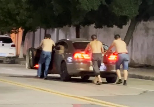 国晖北京-3人酒后推车回家，算不算酒驾？别让误区 “推” 你入险境！
