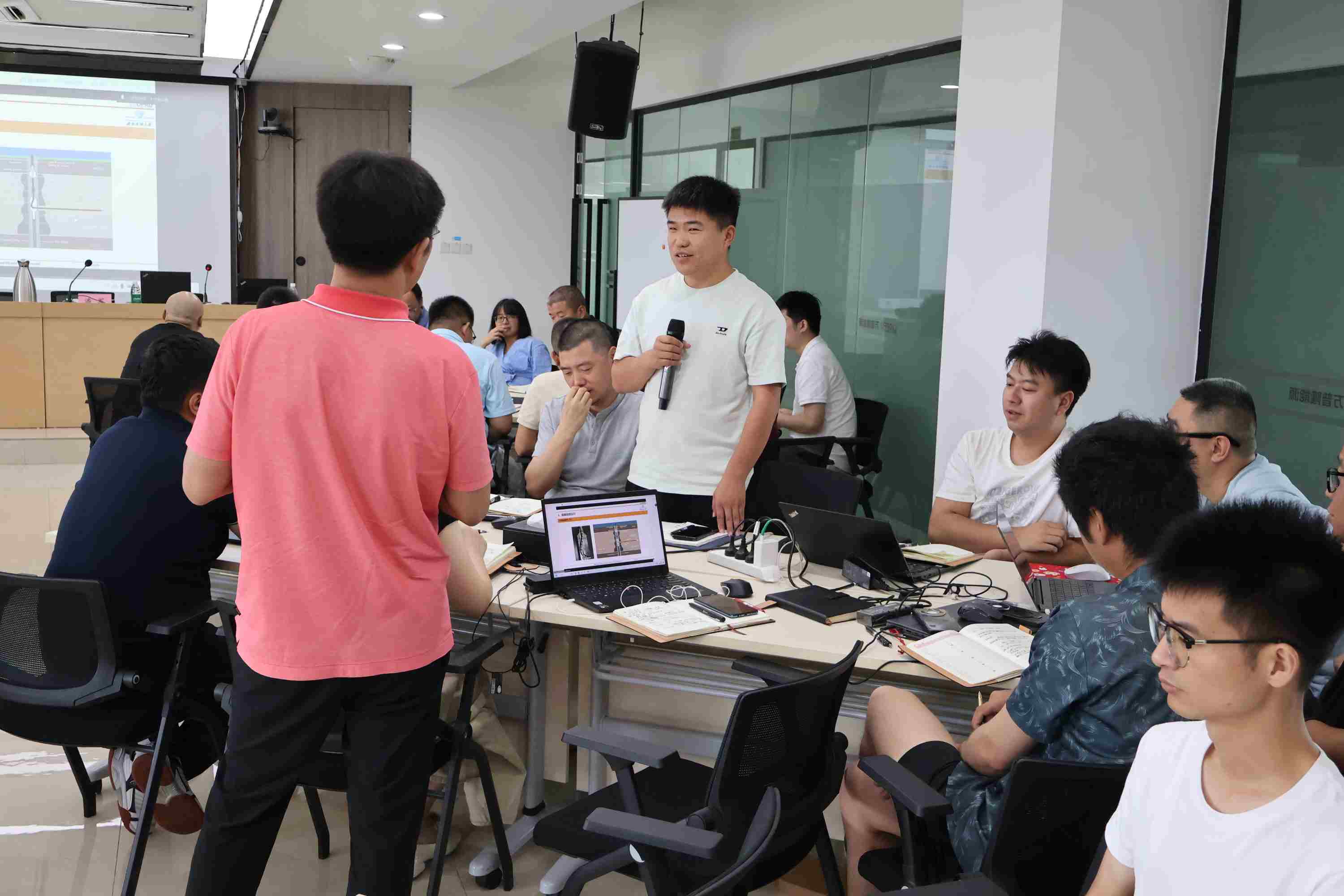 万普隆第八次干部培训会圆满落幕
