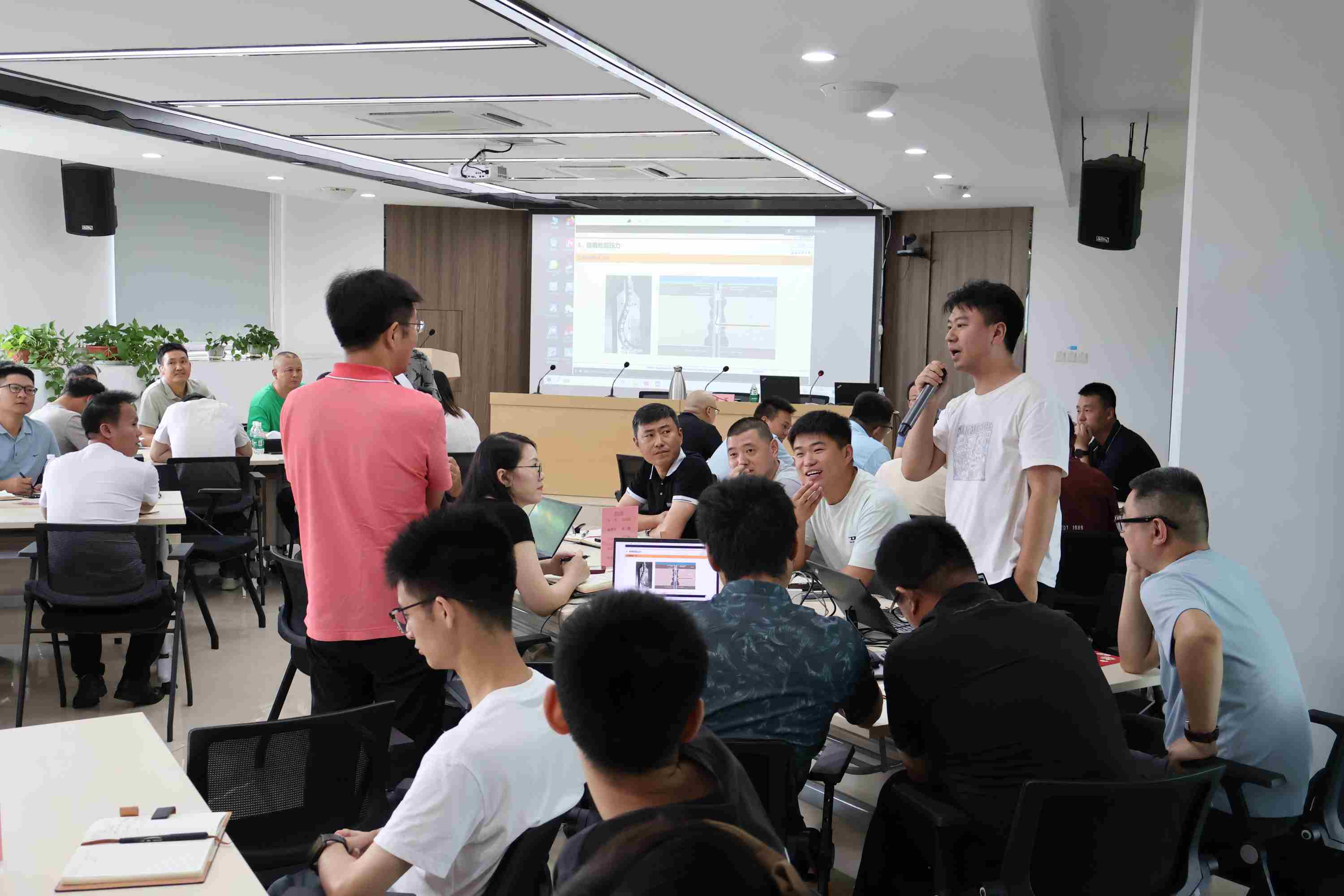 万普隆第八次干部培训会圆满落幕