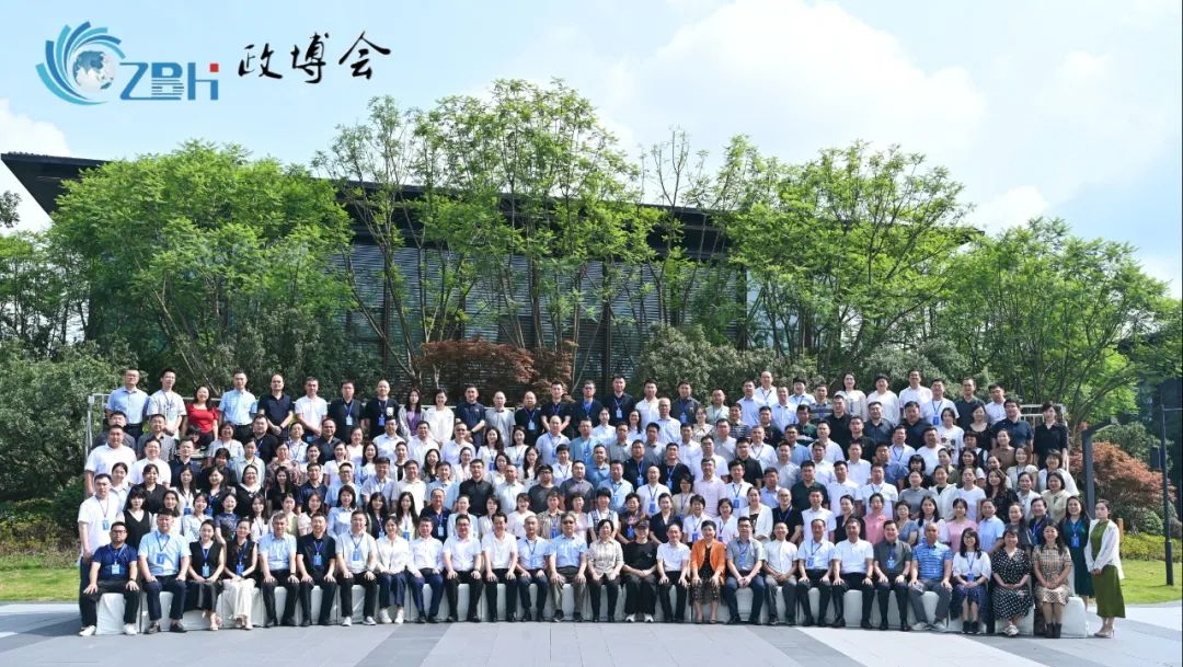 转载 | 特发政务携“九大套餐”产品亮相第八届“政博会”引关注，现场收获业务交流与考察邀约