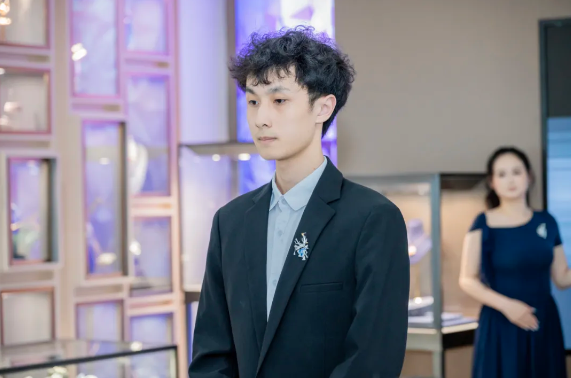 15件学生作品被当场预定!这届珠宝班真“牛”! 15件学生作品被当场预定!这届珠宝班真“牛”!
