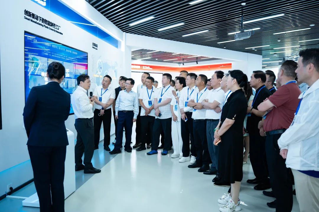 金位海主席出席“知名浙商溫州行”活動(dòng) 金位海主席出席“知名浙商溫州行”活動(dòng)