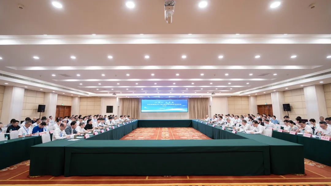 金位海主席出席“知名浙商溫州行”活動(dòng) 金位海主席出席“知名浙商溫州行”活動(dòng)