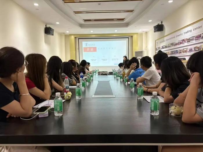 誉宝资讯丨广州华商学院时尚传播专业师生到誉宝珠宝工艺体验中心(广州)开展产教融合系列研学活动 誉宝资讯丨广州华商学院时尚传播专业师生到誉宝珠宝工艺体验中心(广州)开展产教融合系列研学活动