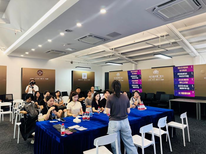 探寻番禺珠宝产业发展奥秘 | 深圳水贝新星主播走进广州番禺实训参访 探寻番禺珠宝产业发展奥秘 | 深圳水贝新星主播走进广州番禺实训参访
