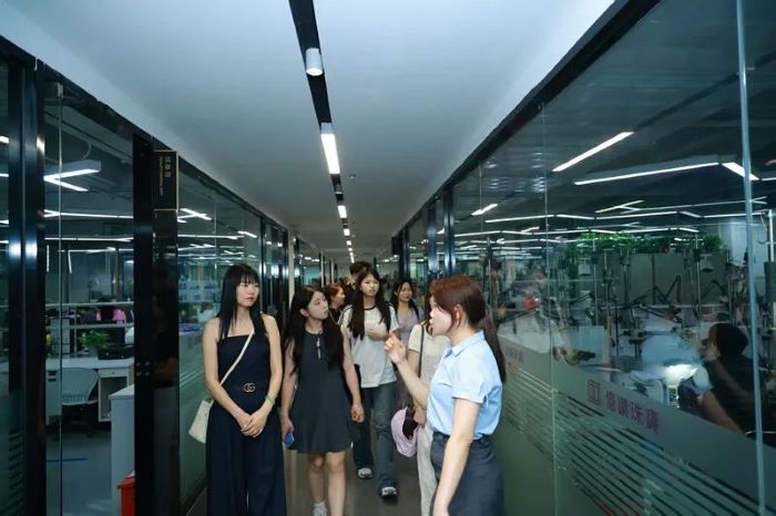探寻番禺珠宝产业发展奥秘 | 深圳水贝新星主播走进广州番禺实训参访 探寻番禺珠宝产业发展奥秘 | 深圳水贝新星主播走进广州番禺实训参访