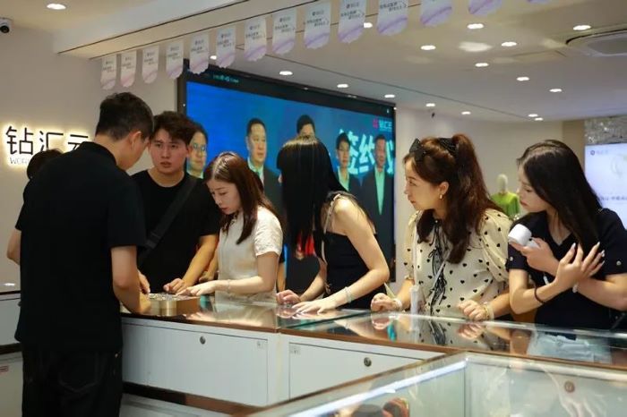 探寻番禺珠宝产业发展奥秘 | 深圳水贝新星主播走进广州番禺实训参访 探寻番禺珠宝产业发展奥秘 | 深圳水贝新星主播走进广州番禺实训参访