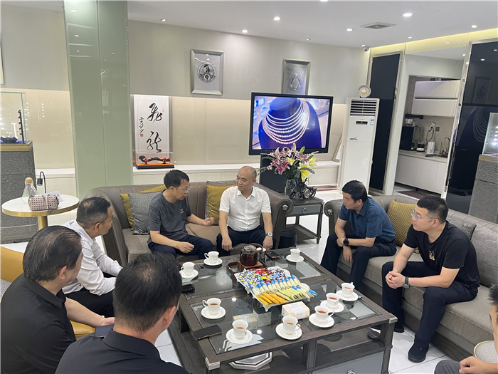 中国(河北)自贸区正定片区领导到访广东国际钻石商会 共探珠宝产业多元合作新路径 中国(河北)自贸区正定片区领导到访广东国际钻石商会 共探珠宝产业多元合作新路径