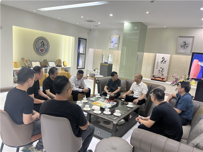中国(河北)自贸区正定片区领导到访广东国际钻石商会 共探珠宝产业多元合作新路径 中国(河北)自贸区正定片区领导到访广东国际钻石商会 共探珠宝产业多元合作新路径