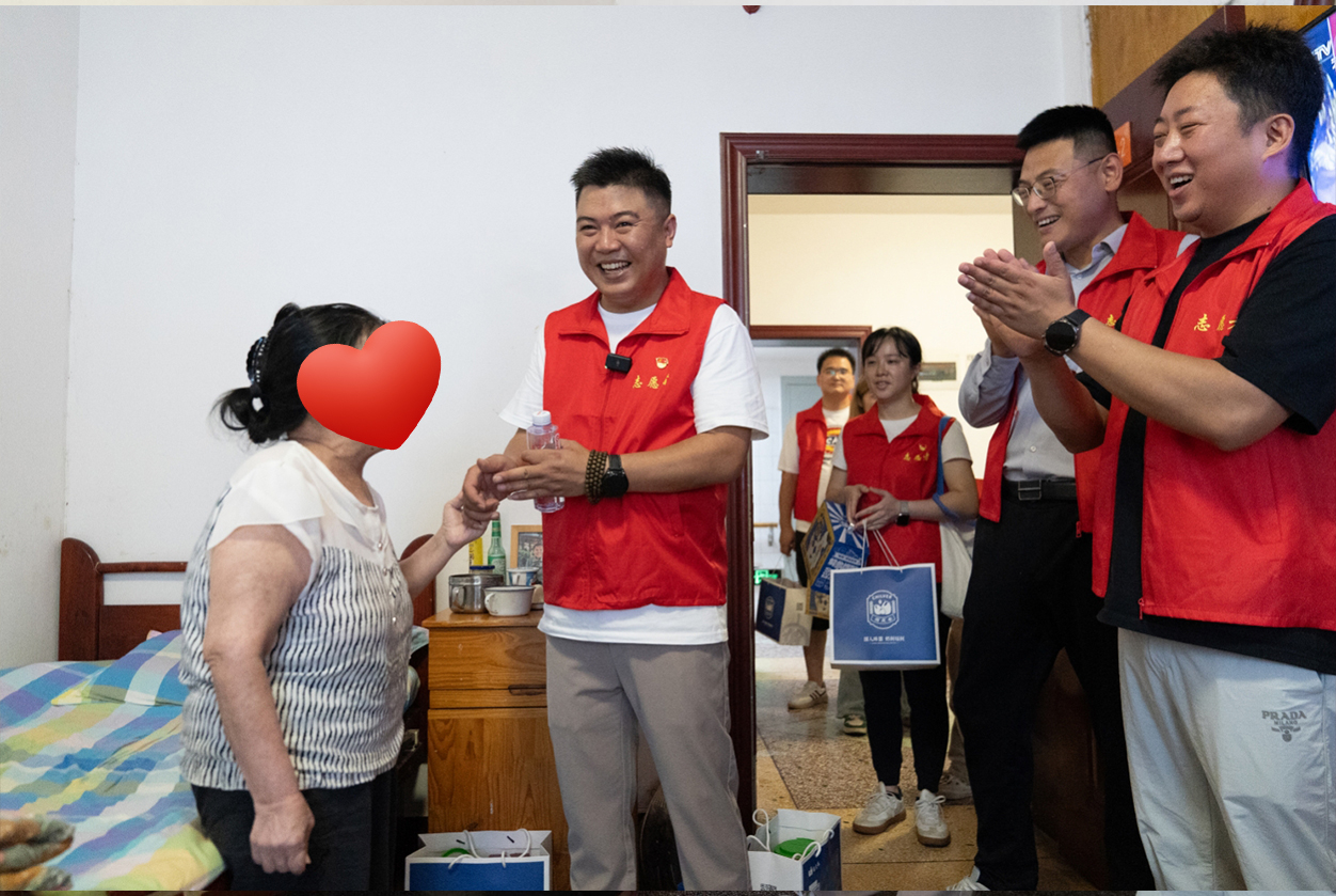 党徽闪耀送温情，俏皮羊党支部走进长沙市第一社会福利院献爱心