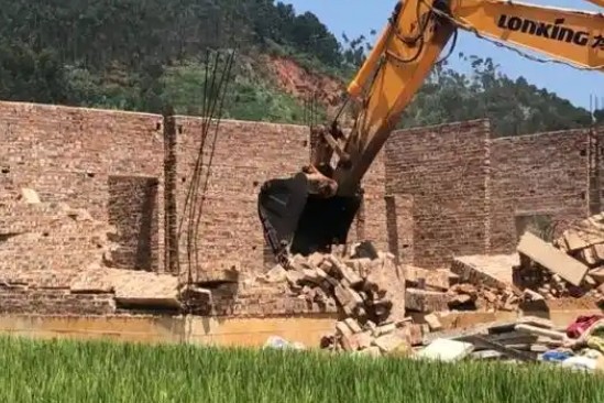 执法之痛：事前视而不见，事后一拆了之