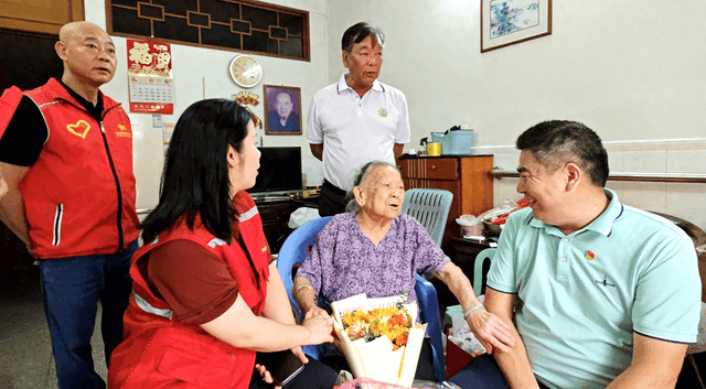 中共东莞市诺丽科技党支部“八一”拥军行动温暖启程