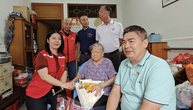 中共东莞市诺丽科技党支部“八一”拥军行动温暖启程