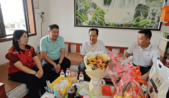 中共东莞市诺丽科技党支部“八一”拥军行动温暖启程
