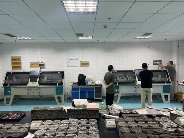 强化科研实力!苏交科“德国 infraTest 汉堡车辙试验仪”安装交付! 强化科研实力!苏交科“德国 infraTest 汉堡车辙试验仪”安装交付!