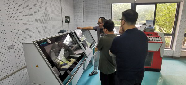 强化科研实力!苏交科“德国 infraTest 汉堡车辙试验仪”安装交付! 强化科研实力!苏交科“德国 infraTest 汉堡车辙试验仪”安装交付!