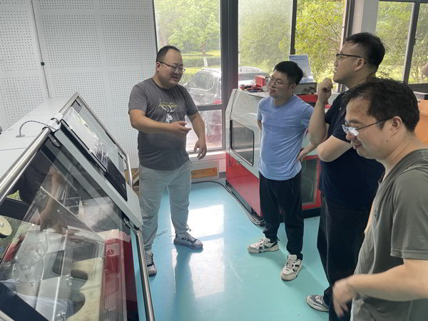 强化科研实力!苏交科“德国 infraTest 汉堡车辙试验仪”安装交付! 强化科研实力!苏交科“德国 infraTest 汉堡车辙试验仪”安装交付!