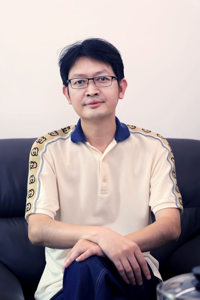 从代码到黄金：严茸会的跨界革新之路