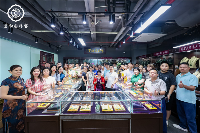 碧和园珠宝新店璀璨开业 以匠心筑梦传承品质之美 碧和园珠宝新店璀璨开业 以匠心筑梦传承品质之美