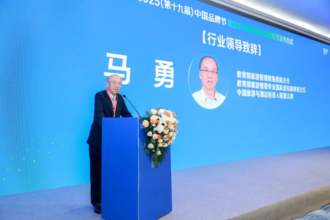 程新华新书首发闪耀中国品牌节 群英论道穿越周期的智慧火花 程新华新书首发闪耀中国品牌节 群英论道穿越周期的智慧火花