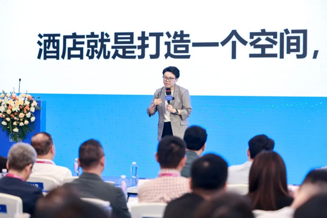 程新华新书首发闪耀中国品牌节 群英论道穿越周期的智慧火花 程新华新书首发闪耀中国品牌节 群英论道穿越周期的智慧火花