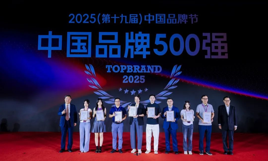 程新华新书首发闪耀中国品牌节 群英论道穿越周期的智慧火花 程新华新书首发闪耀中国品牌节 群英论道穿越周期的智慧火花
