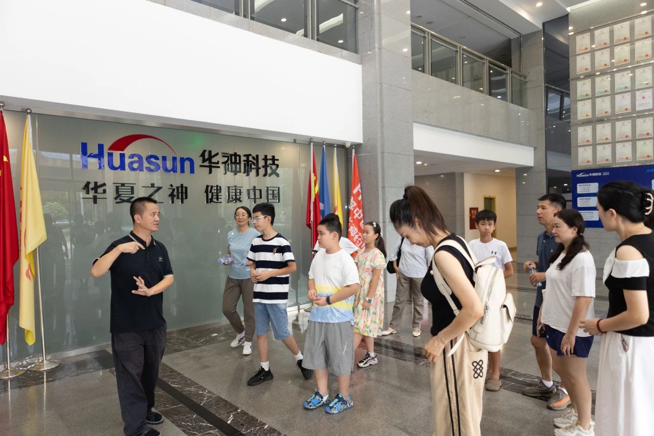 聚焦 | 四川省上市公司协会亲子夏令营走进华神科技，解锁科技与自然的奇妙密码
